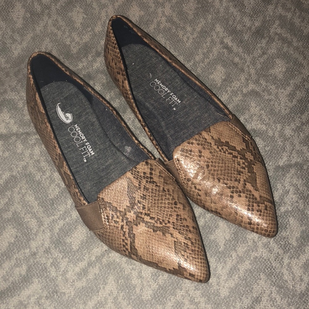 Pointed toe snakeskin flats